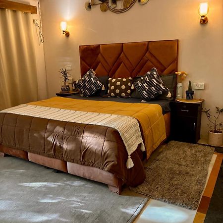 Atharva'S Homestay By Goaround Homes - Nehru Enclave Metro, South Delhi Nuova Delhi Esterno foto