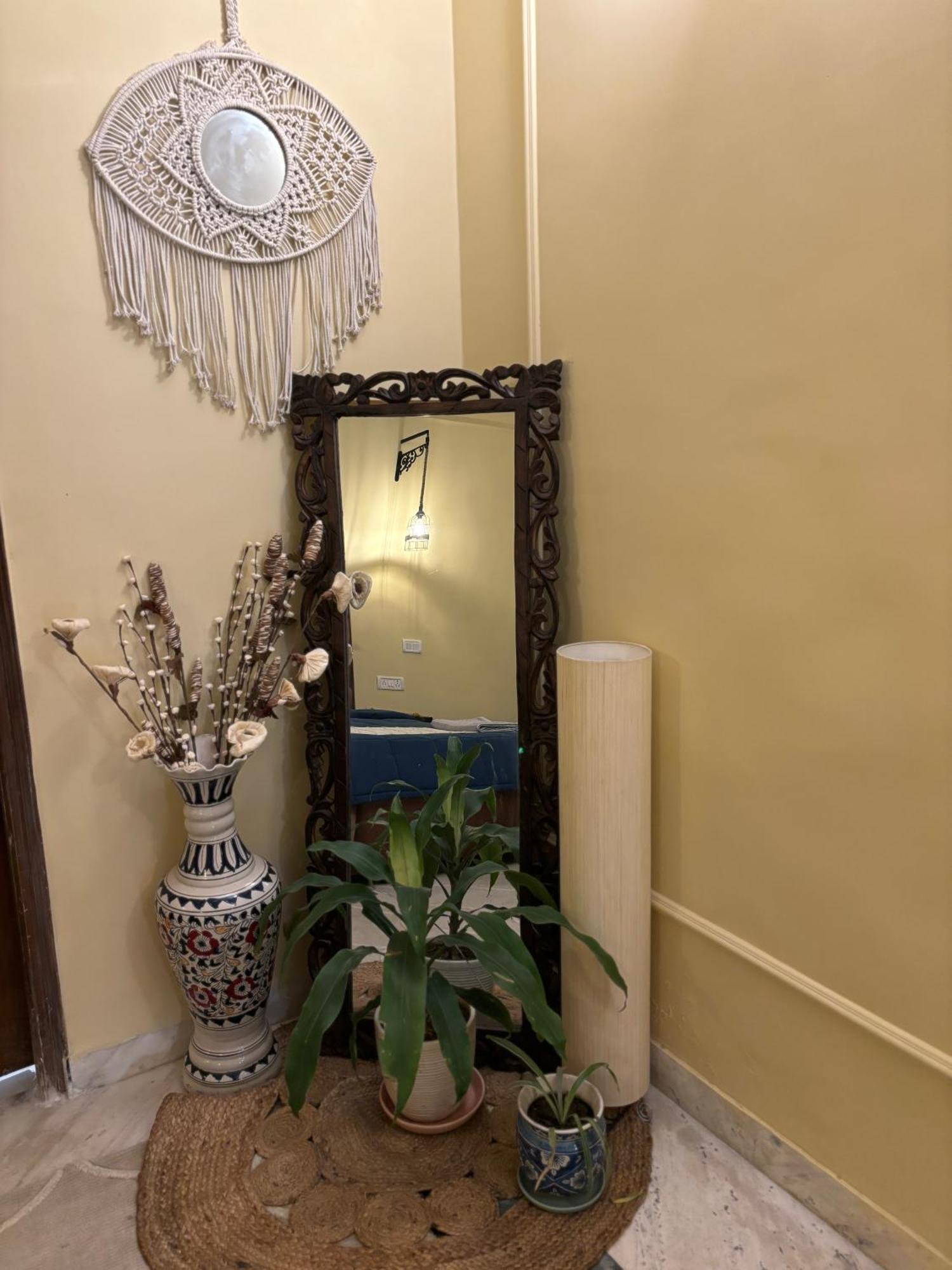 Atharva'S Homestay By Goaround Homes - Nehru Enclave Metro, South Delhi Nuova Delhi Esterno foto