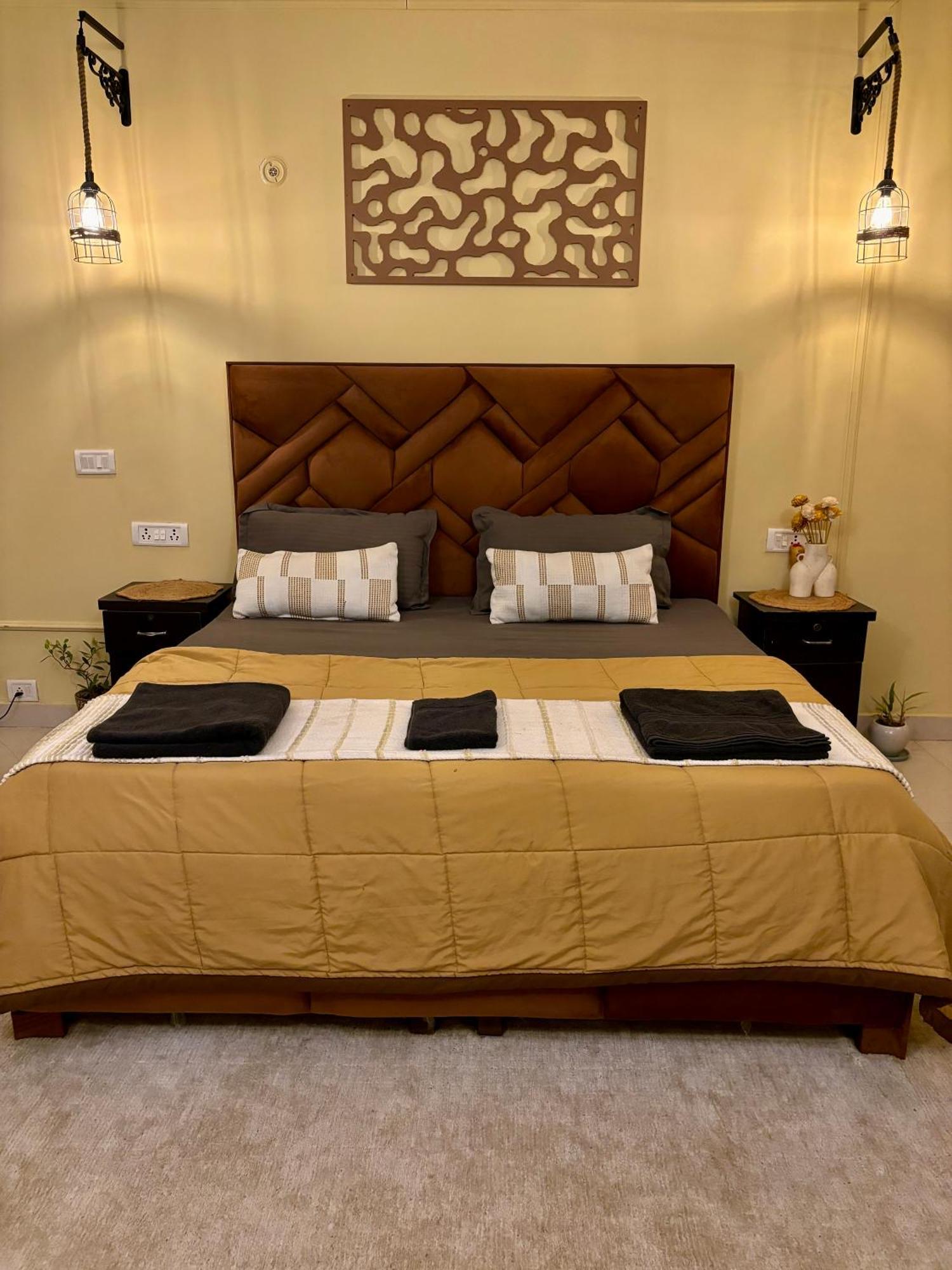 Atharva'S Homestay By Goaround Homes - Nehru Enclave Metro, South Delhi Nuova Delhi Esterno foto