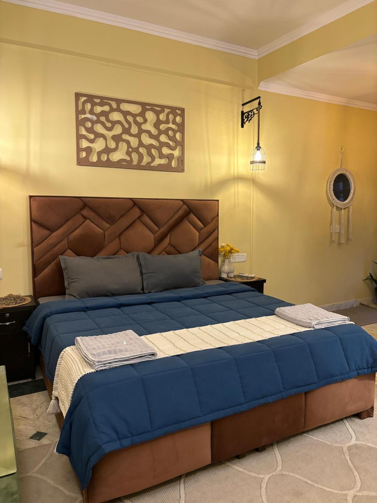Atharva'S Homestay By Goaround Homes - Nehru Enclave Metro, South Delhi Nuova Delhi Esterno foto