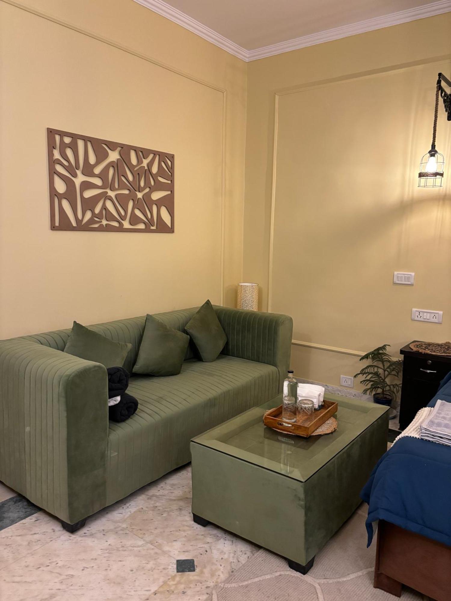 Atharva'S Homestay By Goaround Homes - Nehru Enclave Metro, South Delhi Nuova Delhi Esterno foto