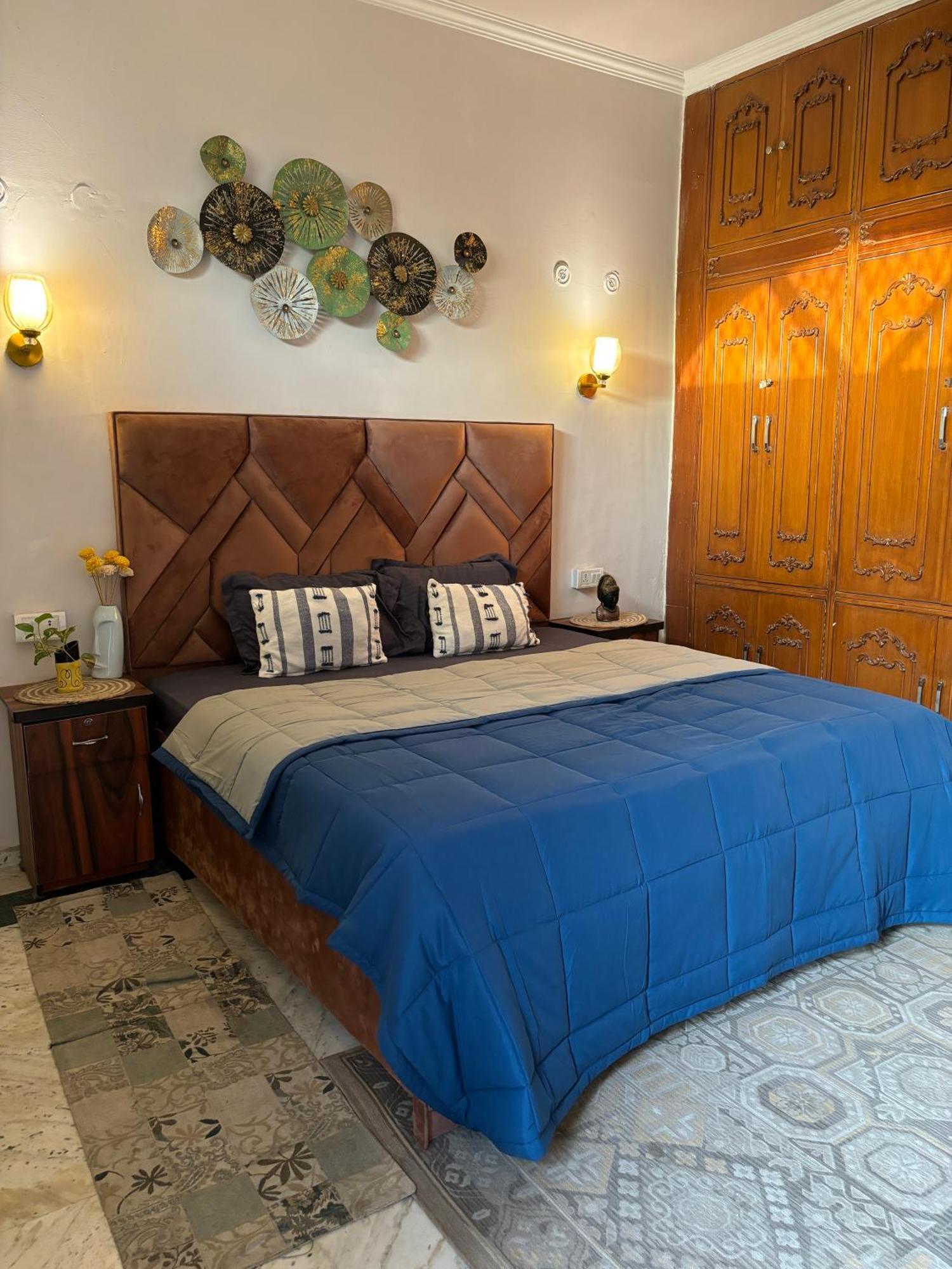 Atharva'S Homestay By Goaround Homes - Nehru Enclave Metro, South Delhi Nuova Delhi Esterno foto