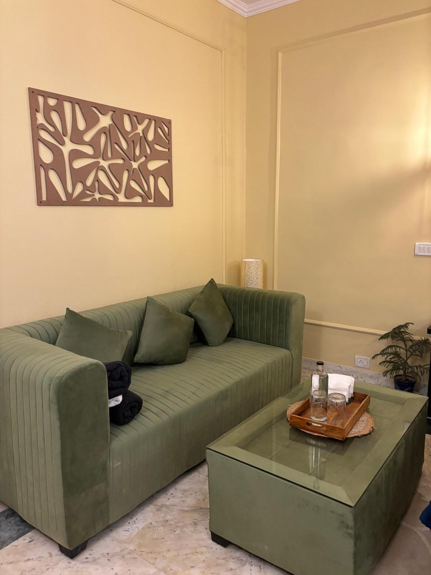 Atharva'S Homestay By Goaround Homes - Nehru Enclave Metro, South Delhi Nuova Delhi Esterno foto