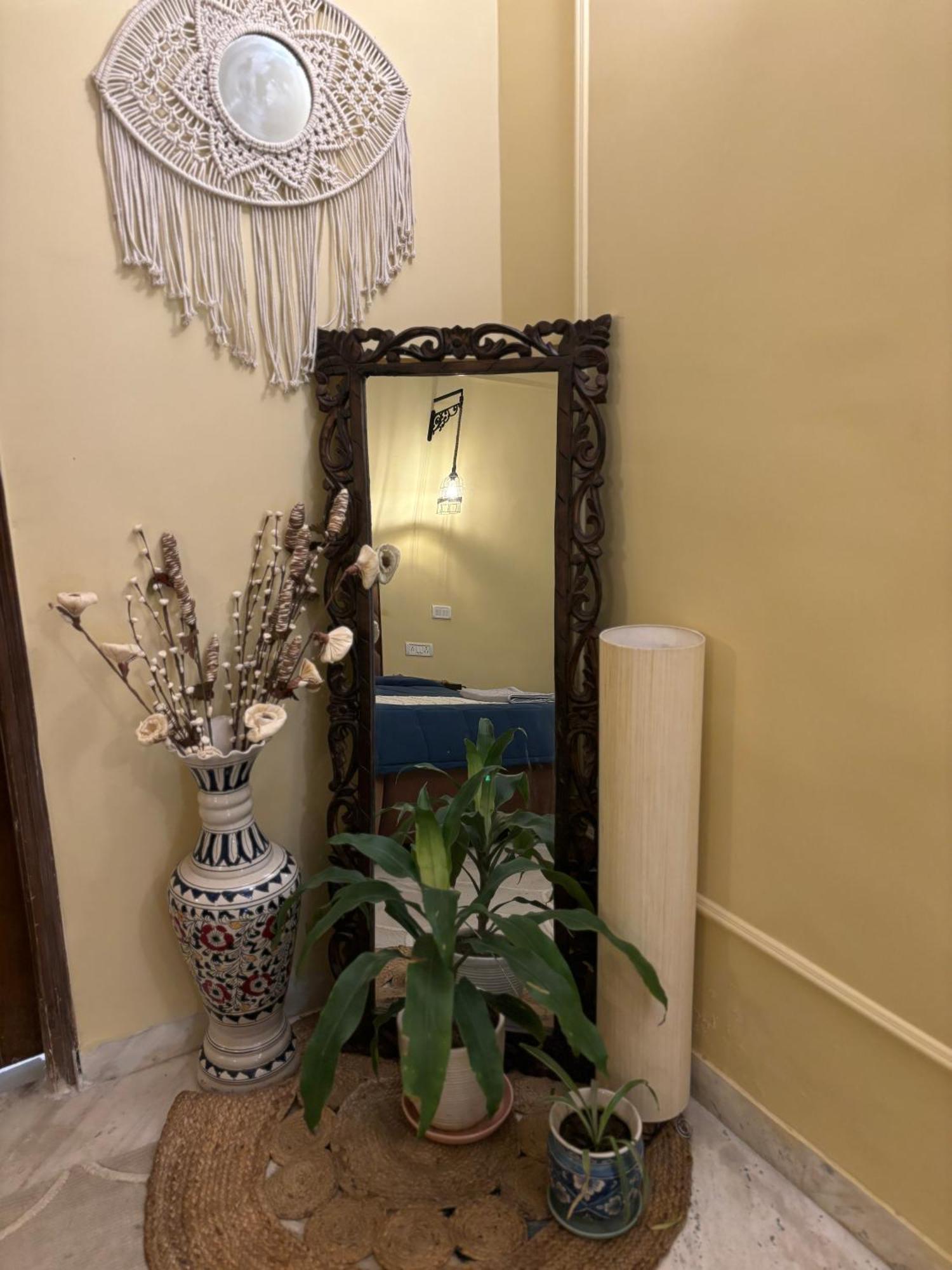 Atharva'S Homestay By Goaround Homes - Nehru Enclave Metro, South Delhi Nuova Delhi Esterno foto