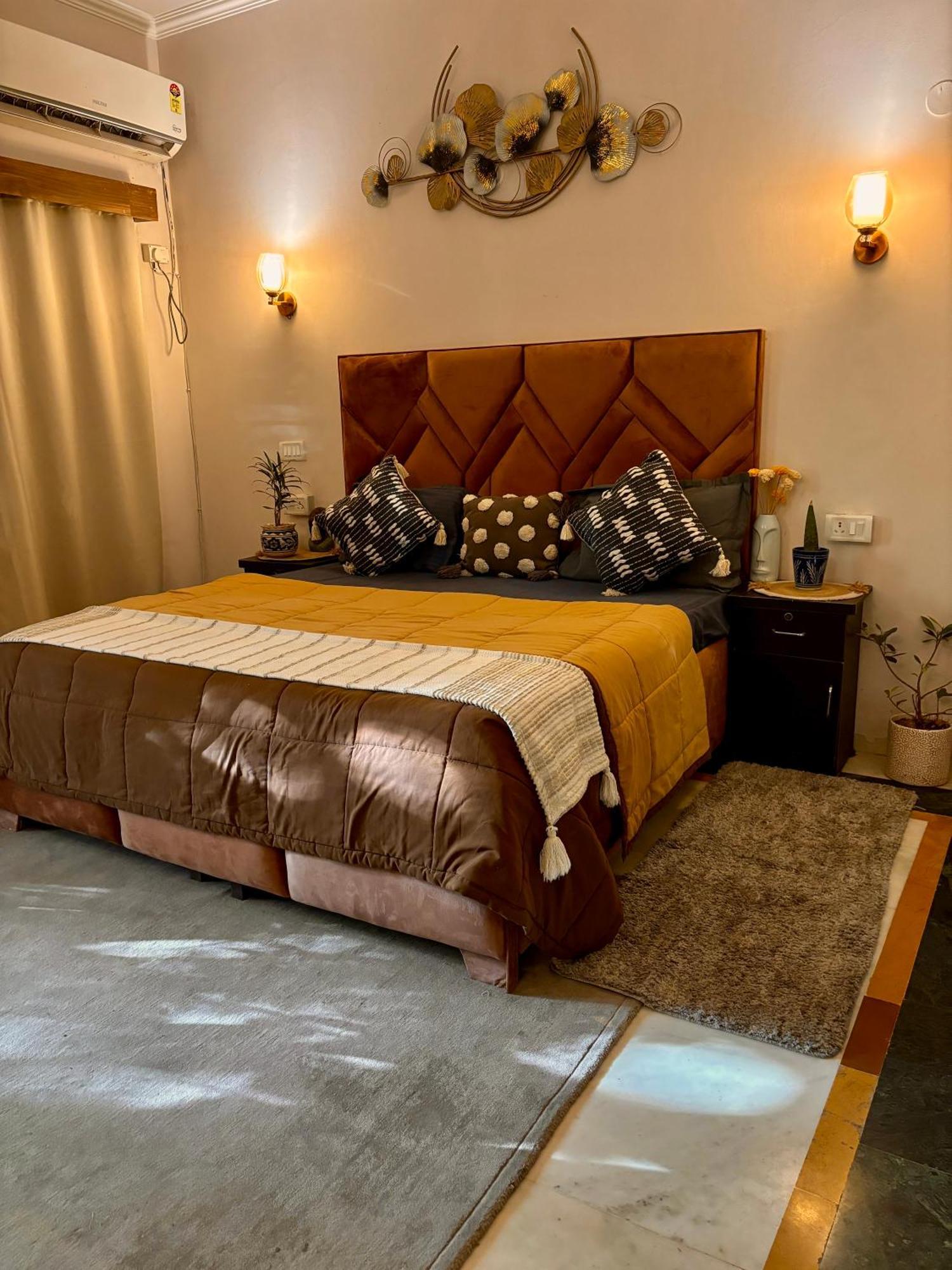 Atharva'S Homestay By Goaround Homes - Nehru Enclave Metro, South Delhi Nuova Delhi Esterno foto