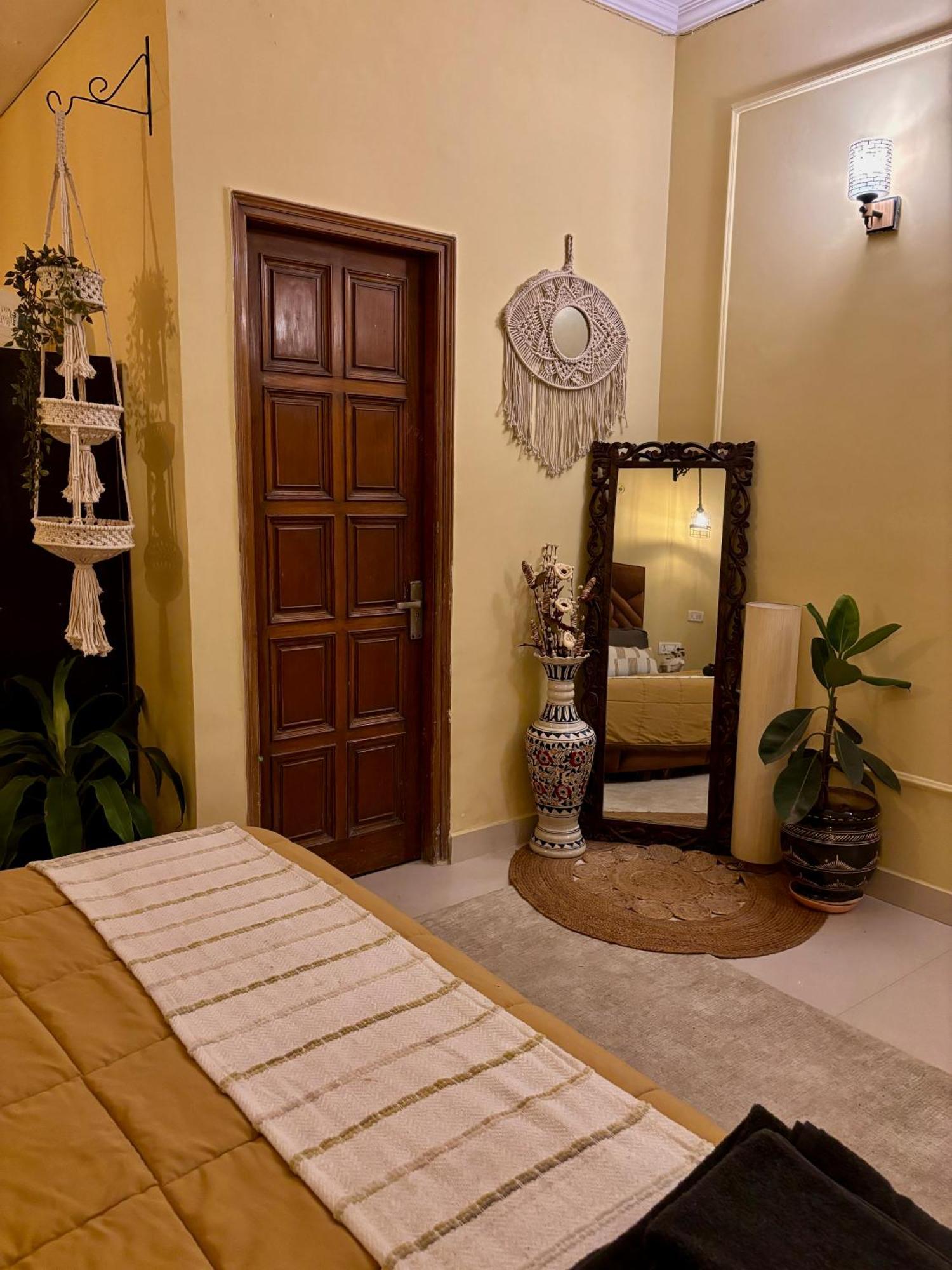 Atharva'S Homestay By Goaround Homes - Nehru Enclave Metro, South Delhi Nuova Delhi Esterno foto