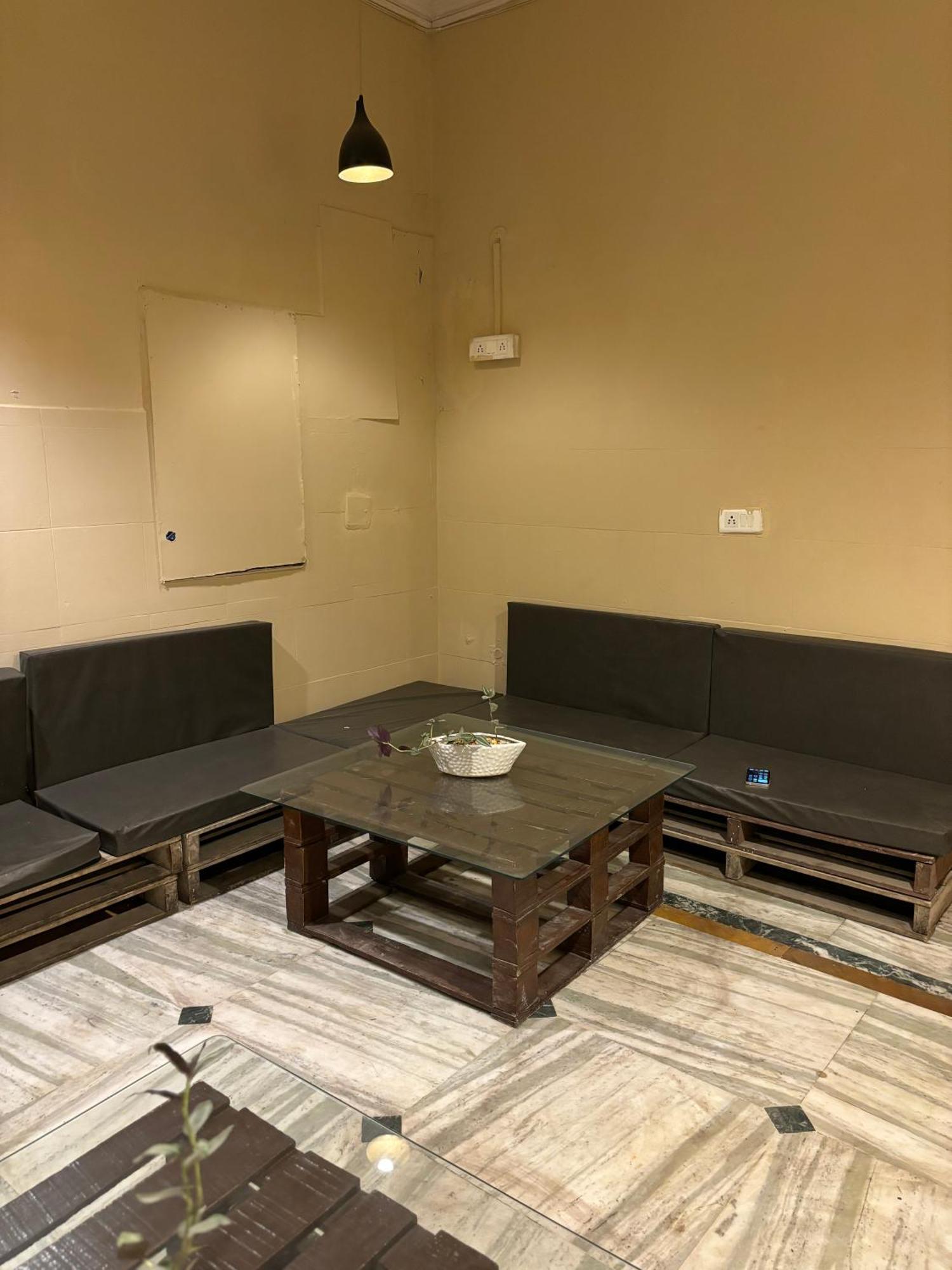 Atharva'S Homestay By Goaround Homes - Nehru Enclave Metro, South Delhi Nuova Delhi Esterno foto