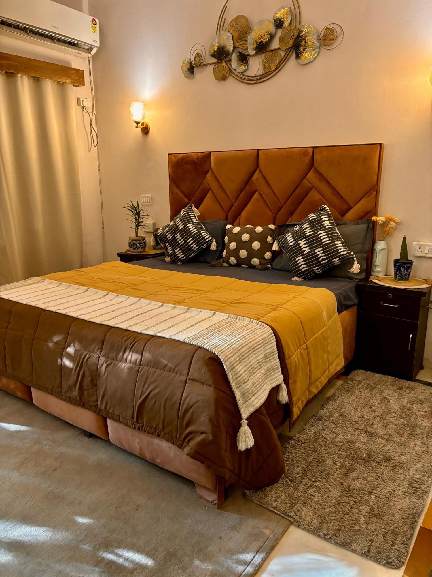 Atharva'S Homestay By Goaround Homes - Nehru Enclave Metro, South Delhi Nuova Delhi Esterno foto