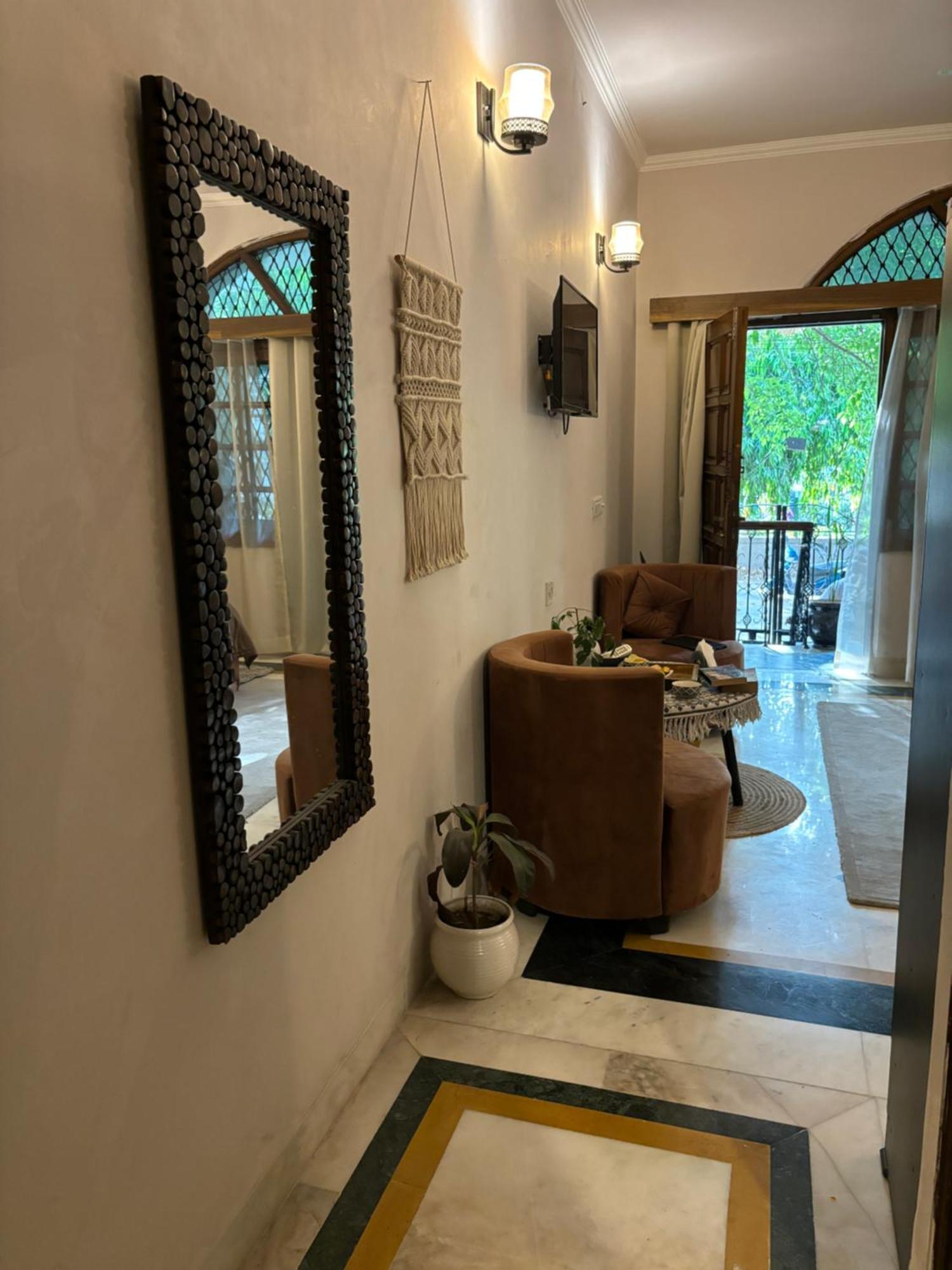 Atharva'S Homestay By Goaround Homes - Nehru Enclave Metro, South Delhi Nuova Delhi Esterno foto