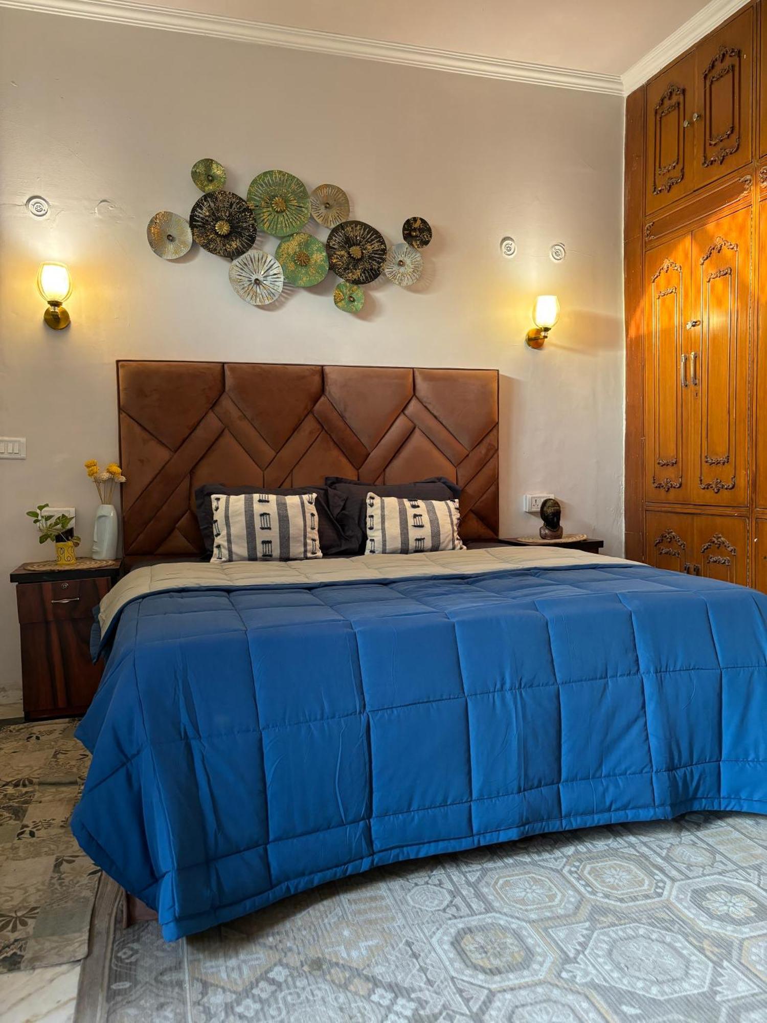Atharva'S Homestay By Goaround Homes - Nehru Enclave Metro, South Delhi Nuova Delhi Esterno foto