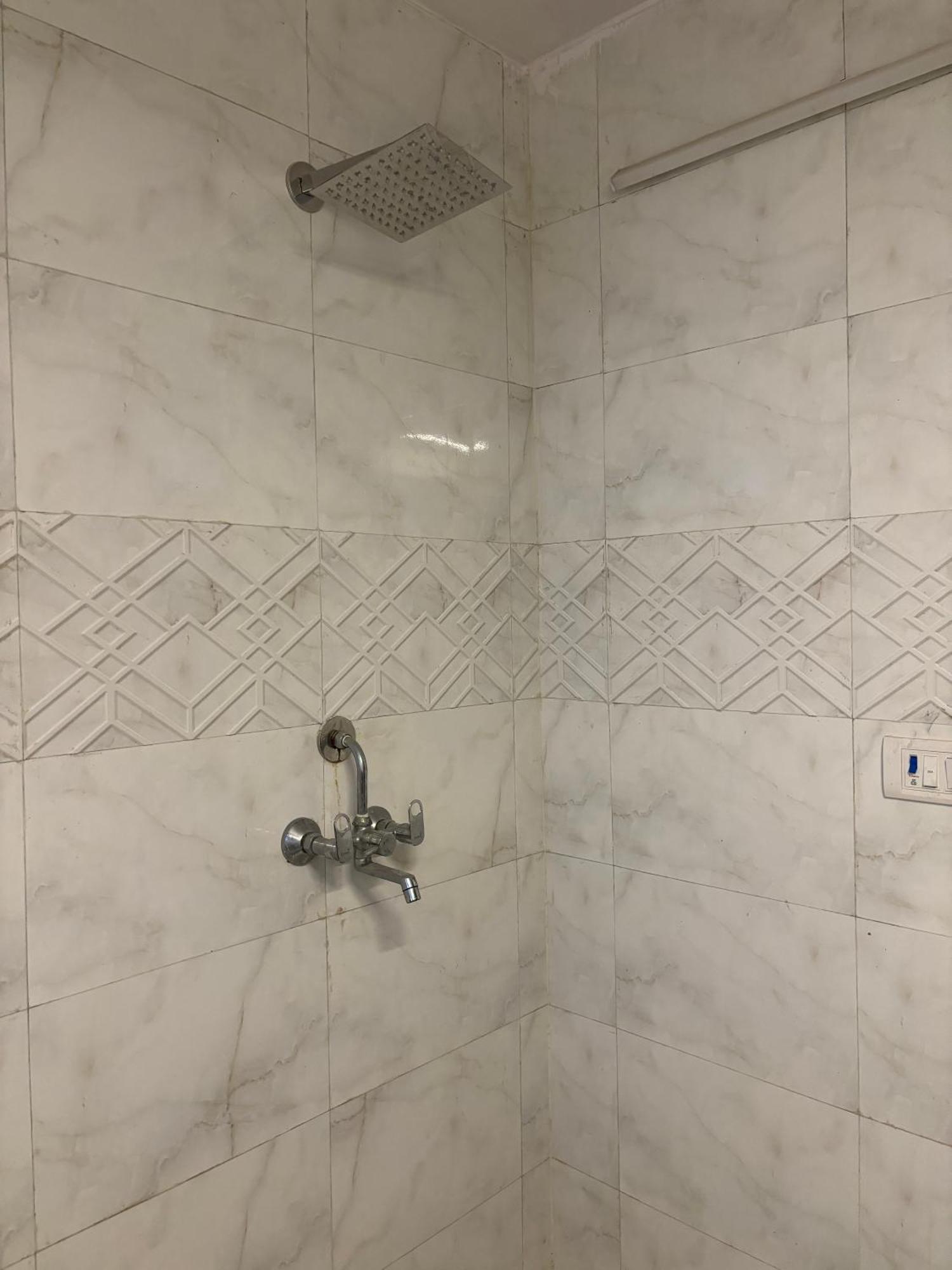 Atharva'S Homestay By Goaround Homes - Nehru Enclave Metro, South Delhi Nuova Delhi Esterno foto