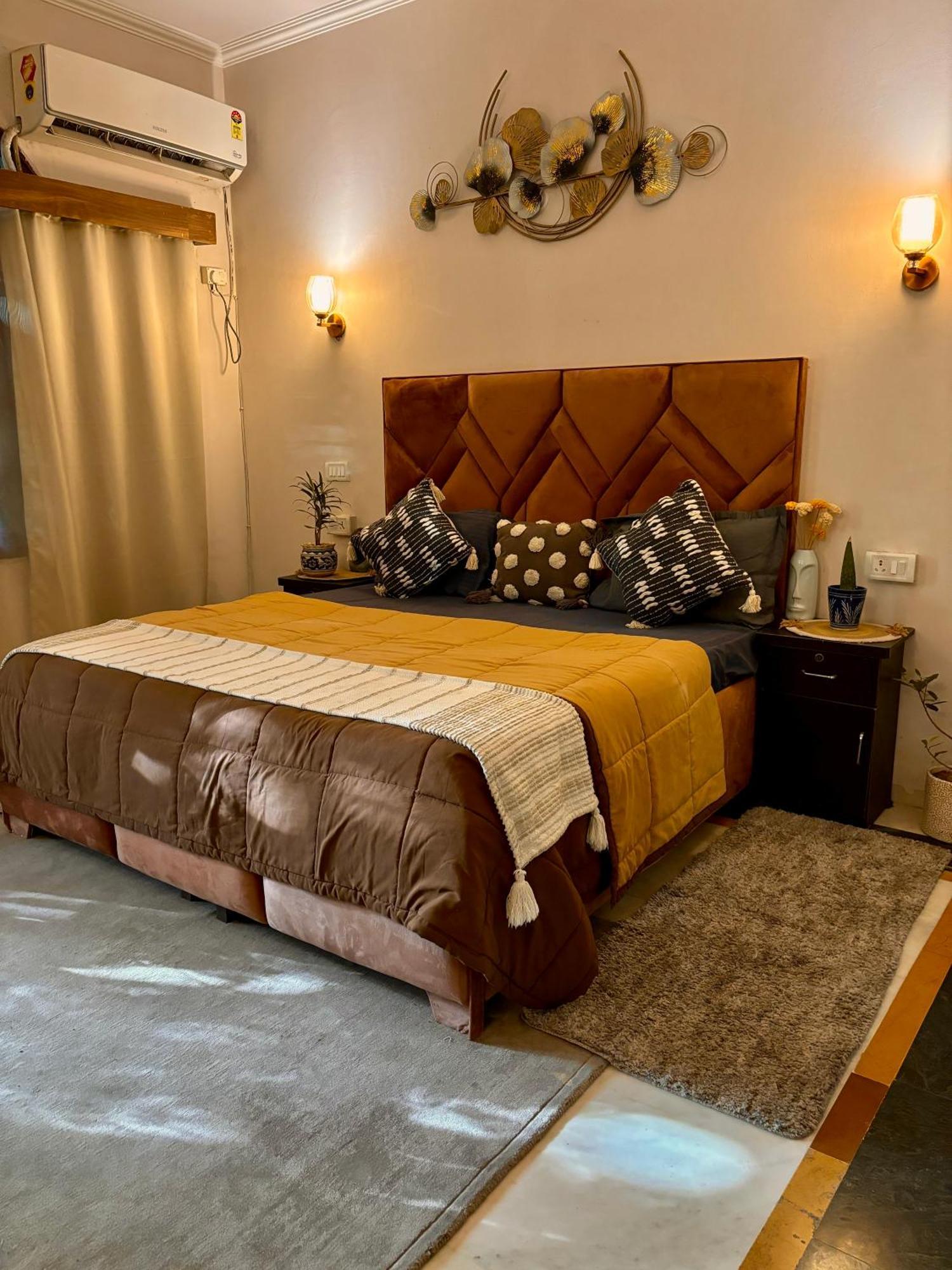 Atharva'S Homestay By Goaround Homes - Nehru Enclave Metro, South Delhi Nuova Delhi Esterno foto