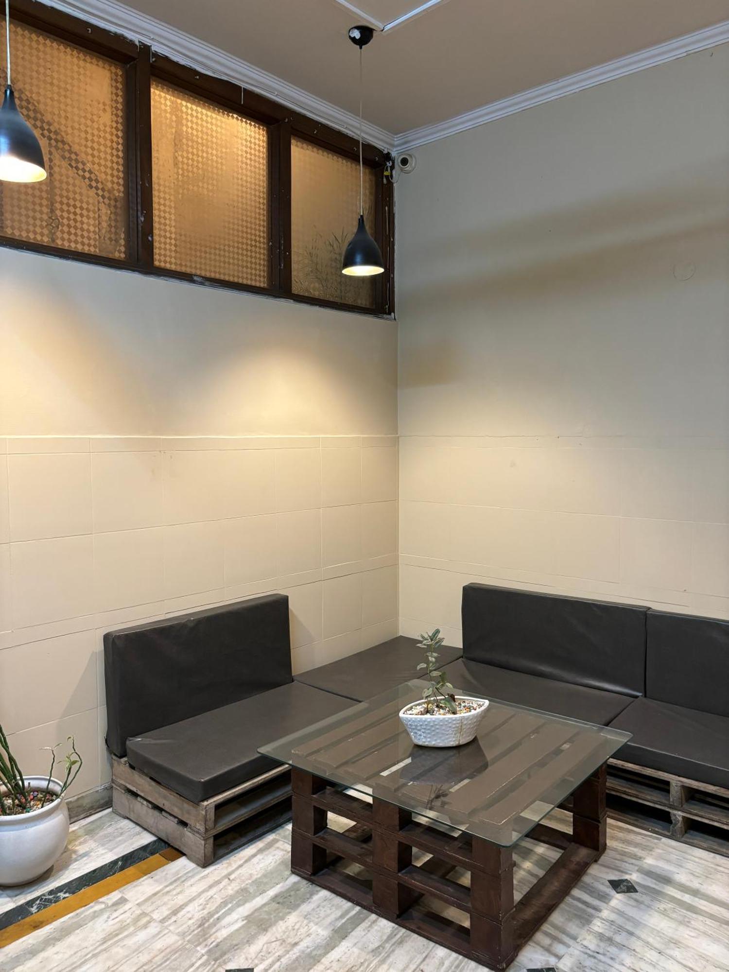 Atharva'S Homestay By Goaround Homes - Nehru Enclave Metro, South Delhi Nuova Delhi Esterno foto