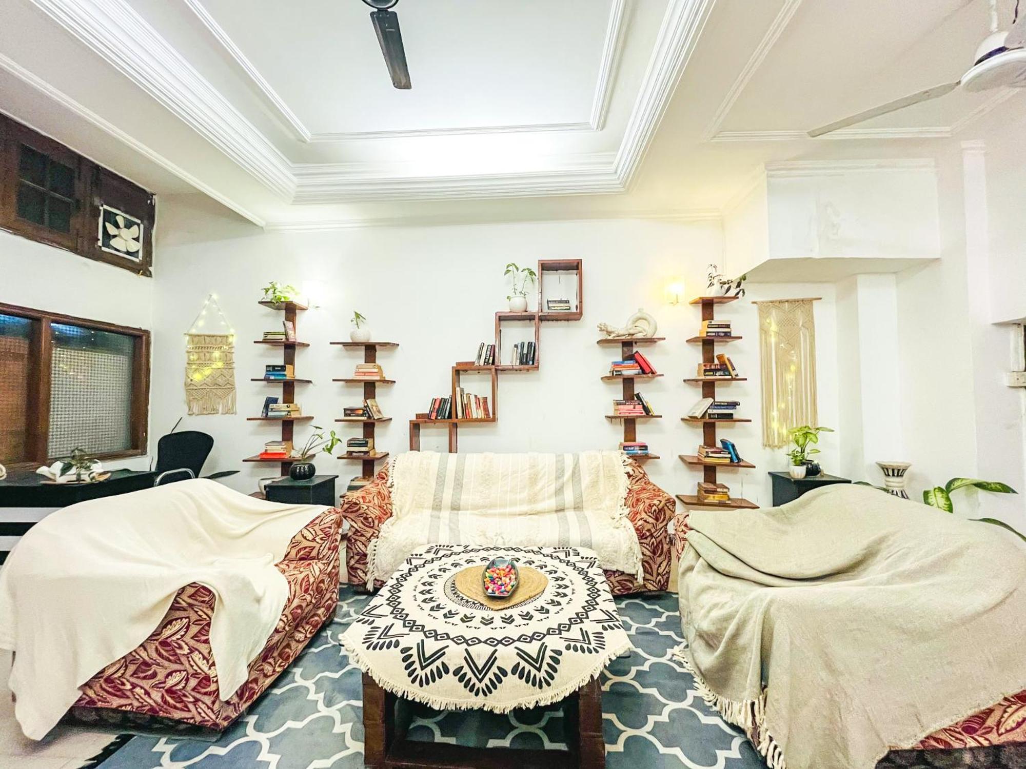 Atharva'S Homestay By Goaround Homes - Nehru Enclave Metro, South Delhi Nuova Delhi Esterno foto