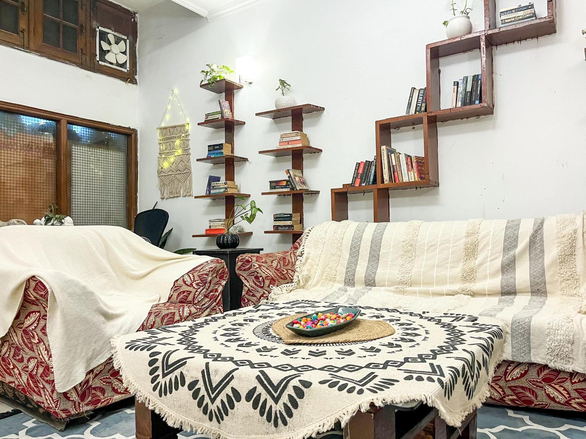 Atharva'S Homestay By Goaround Homes - Nehru Enclave Metro, South Delhi Nuova Delhi Esterno foto
