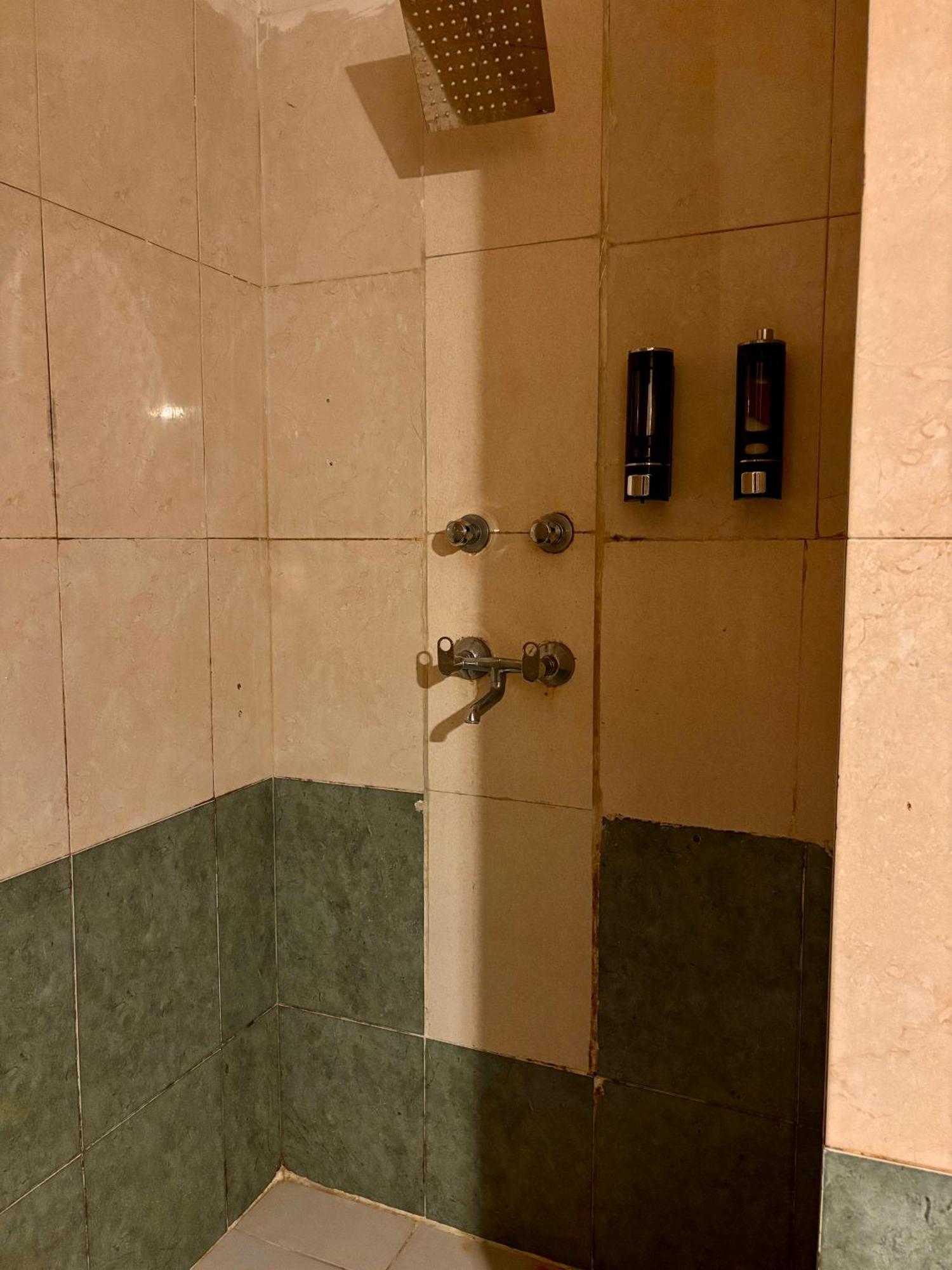 Atharva'S Homestay By Goaround Homes - Nehru Enclave Metro, South Delhi Nuova Delhi Esterno foto