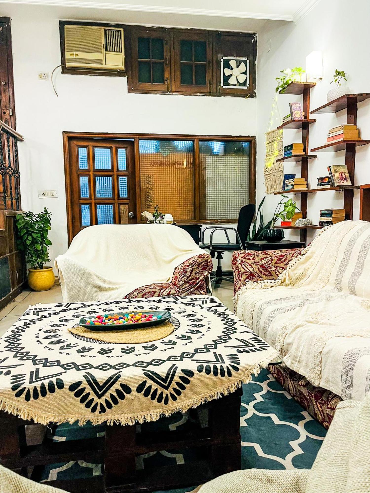 Atharva'S Homestay By Goaround Homes - Nehru Enclave Metro, South Delhi Nuova Delhi Esterno foto